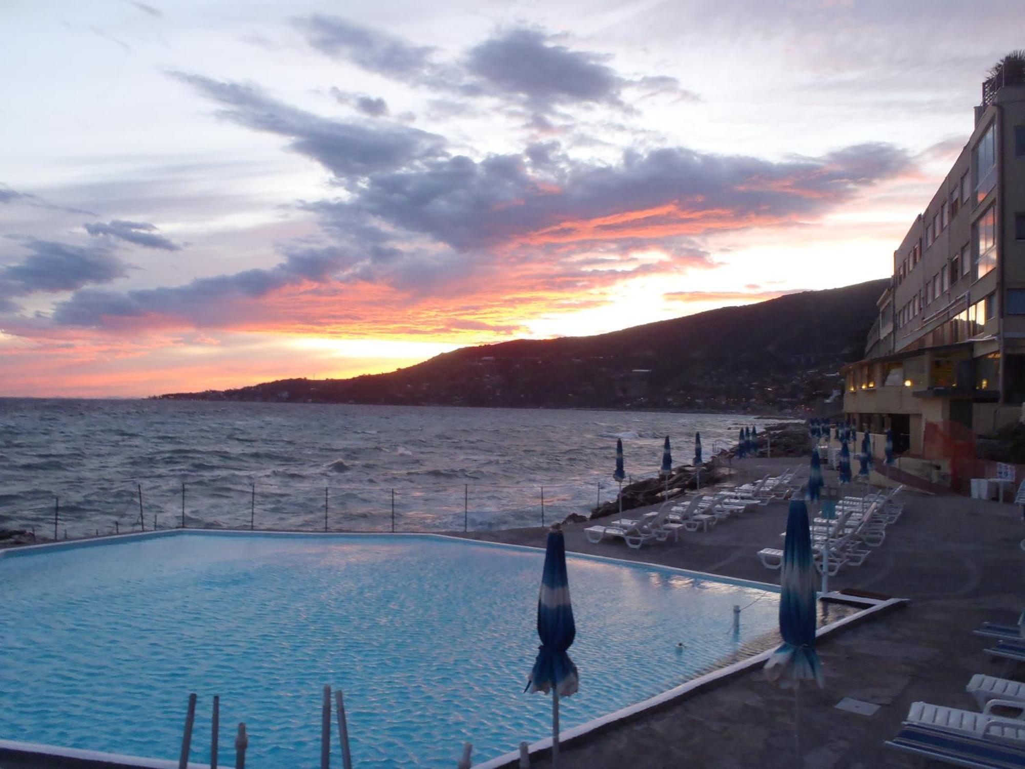 Hotel La Perla Del Capo Ospedaletti Extérieur photo